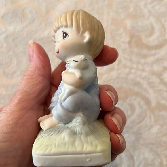 Vintage Boy & Girl porcelain sitting figurines EVC no chips cracks or fading - Picture 13 of 16